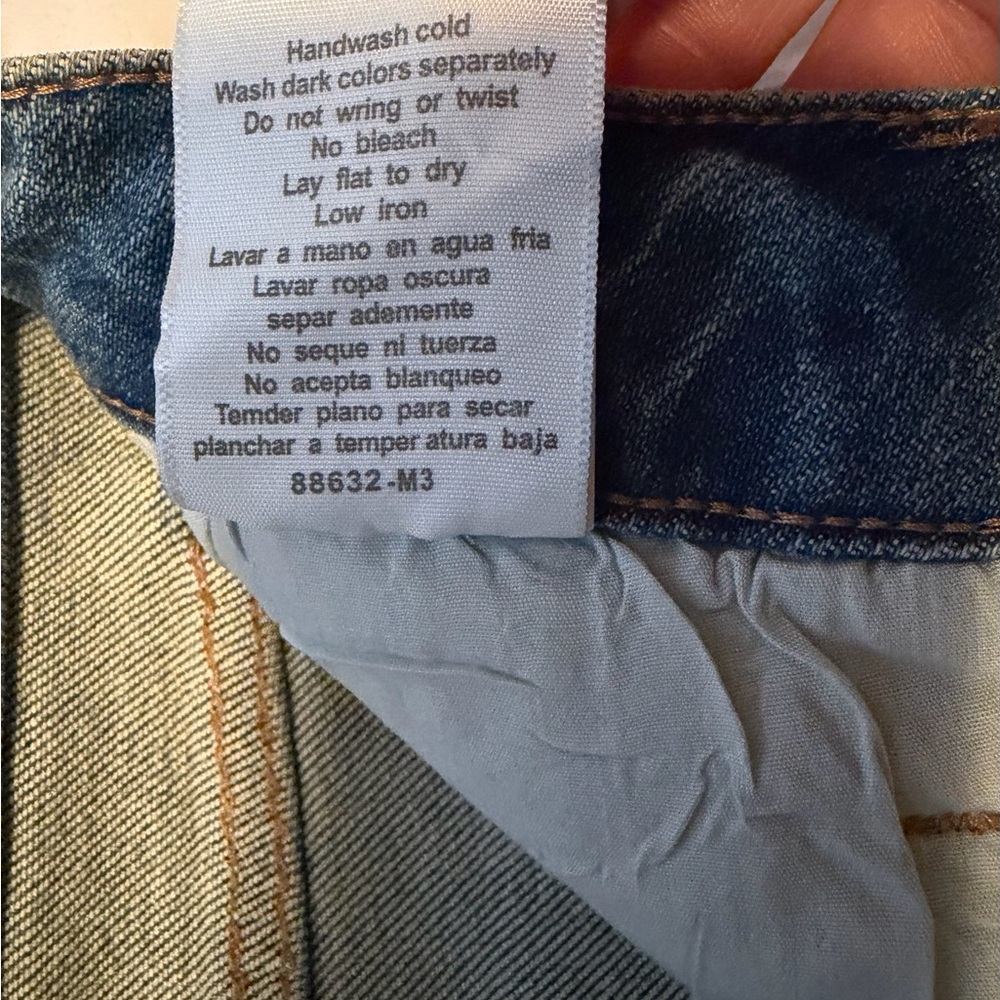 Judy Blue Mid Rise Medium
Wash Distressed Released Hem Bootcut - Picture 5 of 16